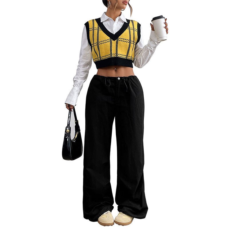 Chaleco de punto escote en V — diseño de cuadros en amarillo con ribete negro - Imagen 4