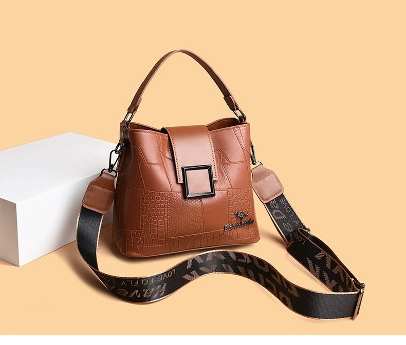 Bolso tipo bandolera con diseño minimalista — correa personalizada y costura decorativa - Imagen 7