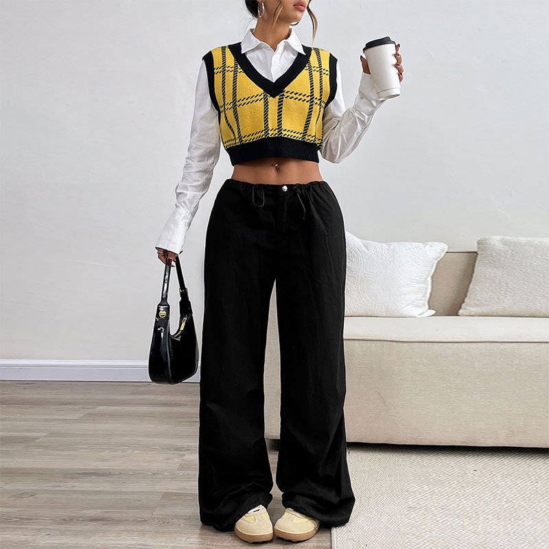 Chaleco de punto escote en V — diseño de cuadros en amarillo con ribete negro - Imagen 6