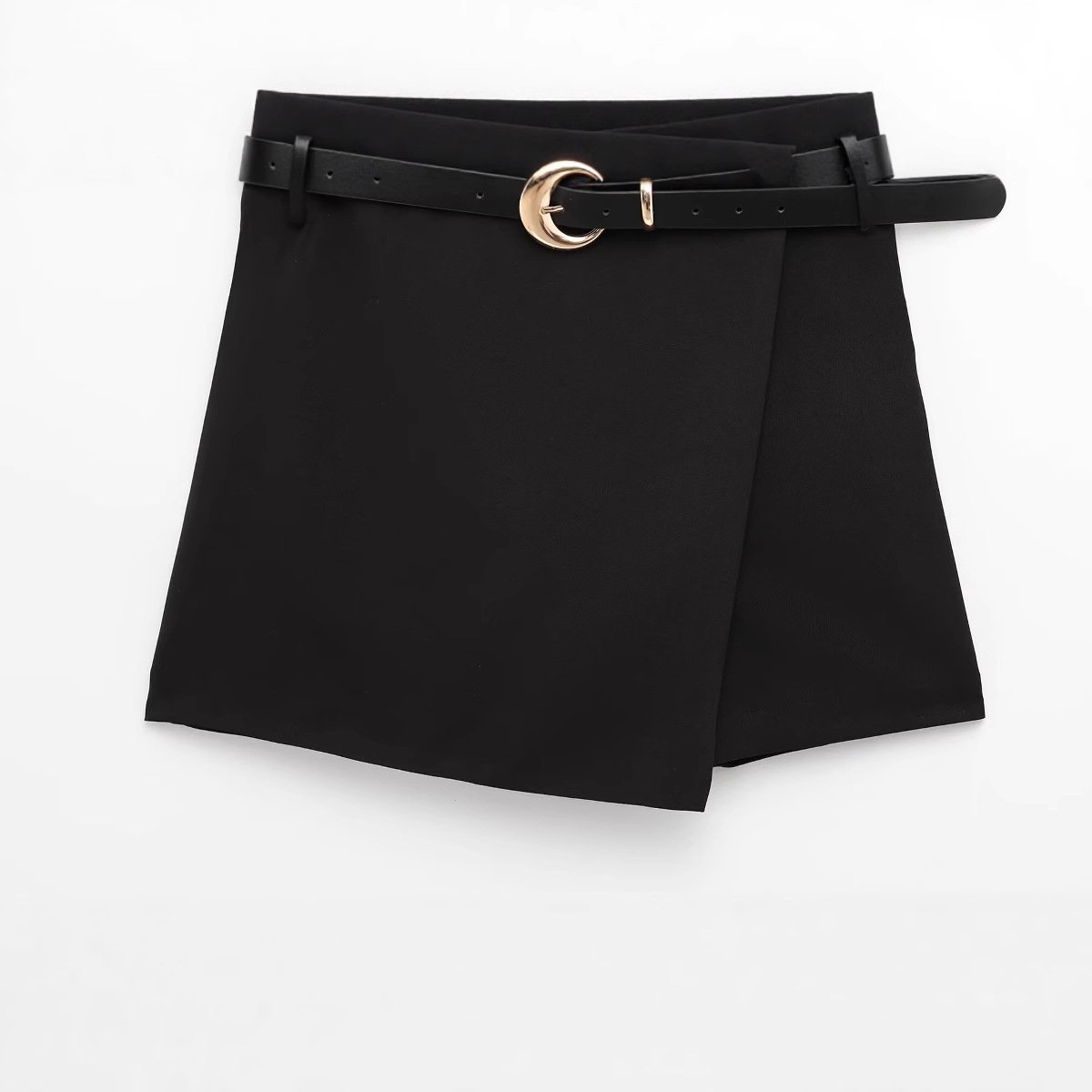 Falda-pantalón negra con cinturón y botones decorativos - Imagen 3